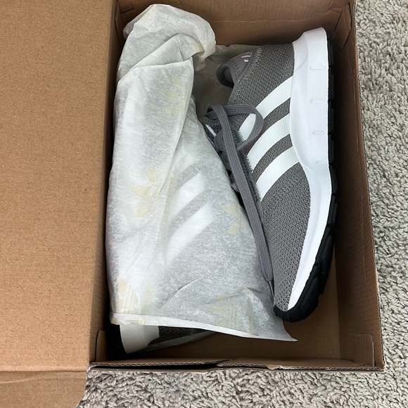 adidas gazelle silver green womens Adidas Unisex Swift Run 22 Grey/Blue